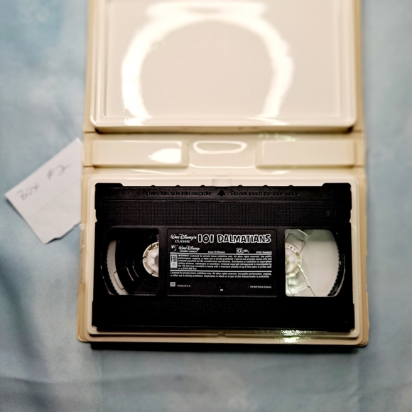 Vintage 90's Diamond Disney Classic 101 Dalmatians Clamshell VHS GUC.   (Box#2) - Picture 4 of 5